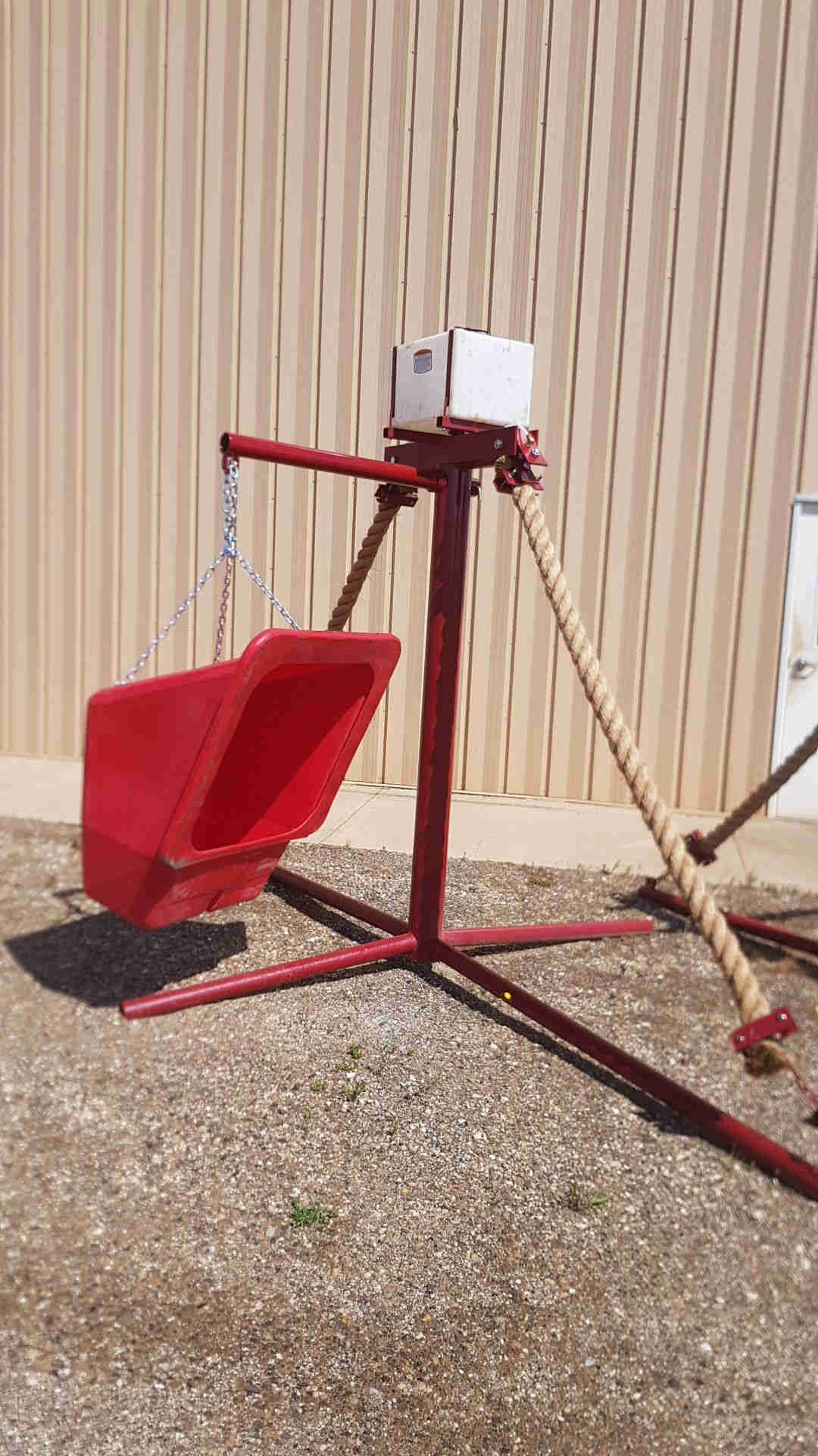 Cattler Oiler with Mineral Feeder